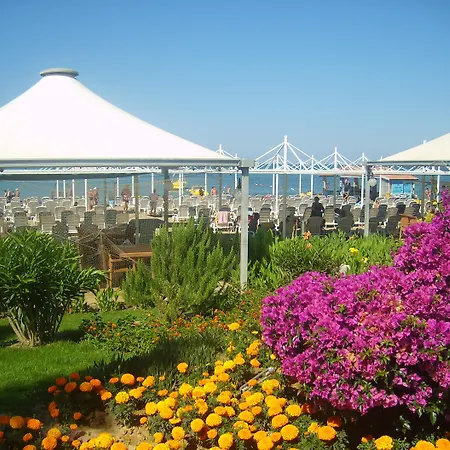 Febeach Resort Side