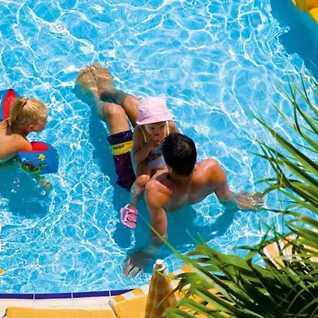 Resort Febeach 4*